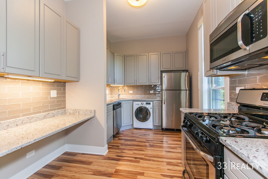 Primary Photo - Spacious, rehabbed one bed apartment in Li...