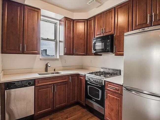 Foto del edificio - 25-25 Newtown Ave