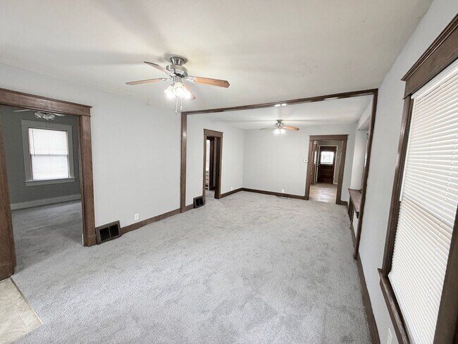 Foto del edificio - 1217 N Spring St
