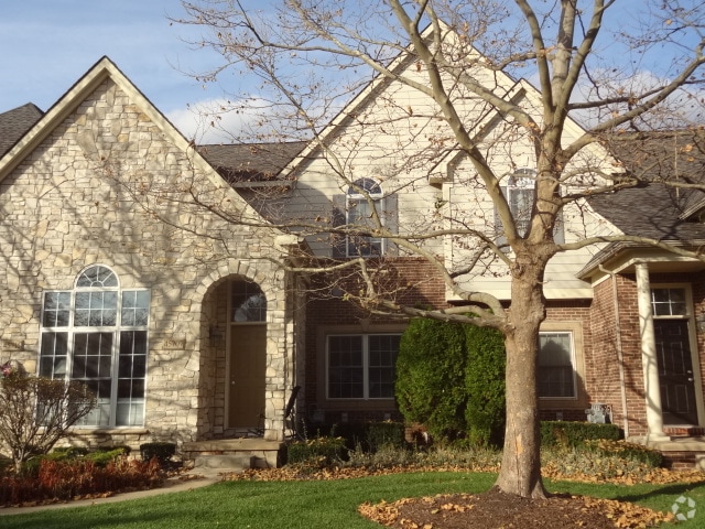 Building Photo - 45707 N Stonewood Rd