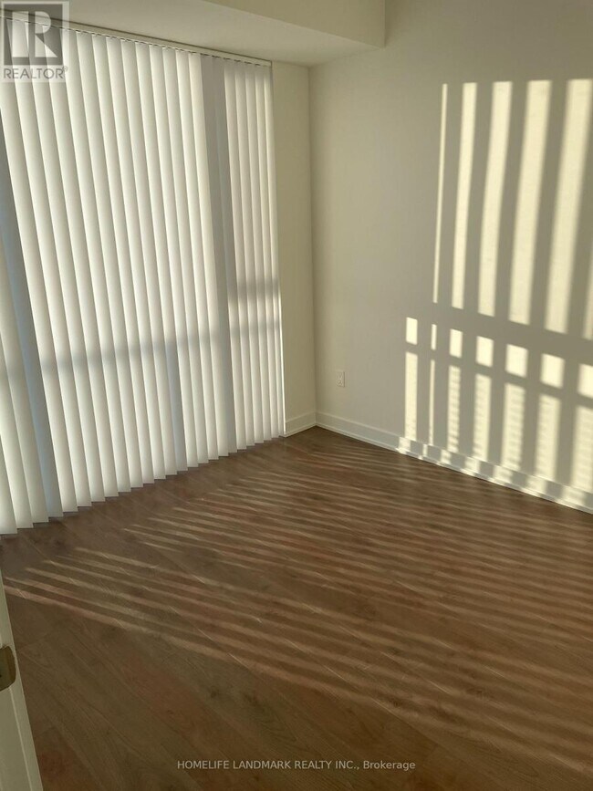 Photo du bâtiment - 5858 Yonge St