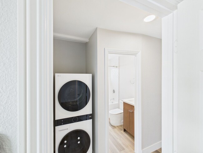 Interior Photo - Da toucan