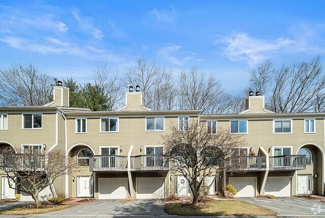 Building Photo - 248 Kenrick St