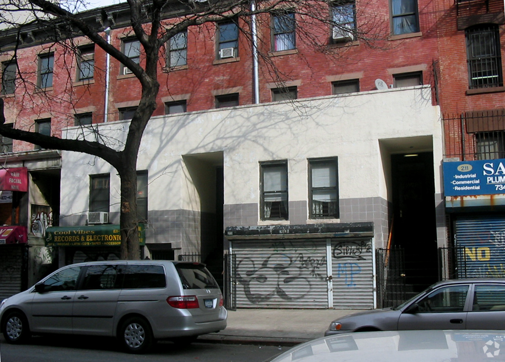 Primary Photo - 207 E 117th St