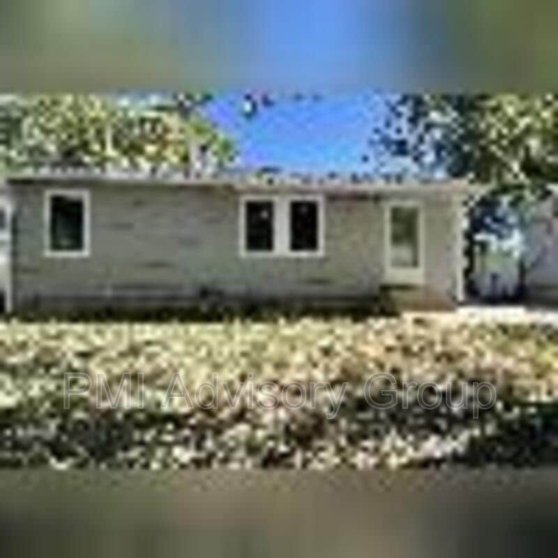 814 SE Eastgate Dr, Topeka, KS 66607 House Rental in Topeka, KS