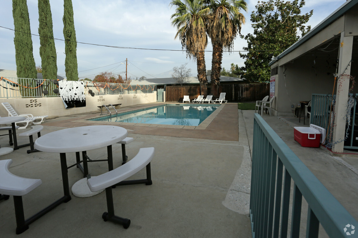 Building Photo - Central Avenue Apartments