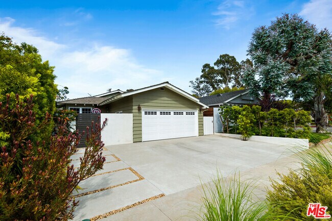 Building Photo - 8256 Tuscany Ave