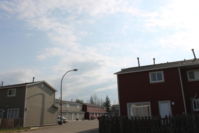 Building Photo - Willowbrook Townhomes