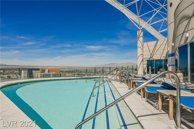 Foto del edificio - Sky-High Style in the Arts District – Loft Living at Newport