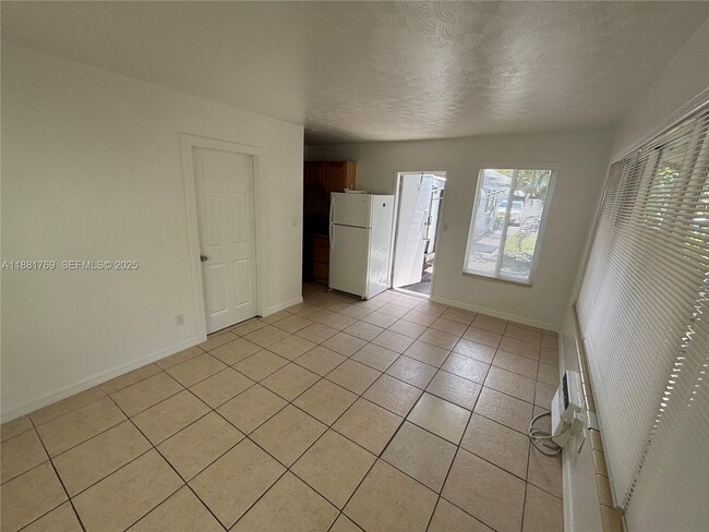 Foto del edificio - 1211 NE 6th St