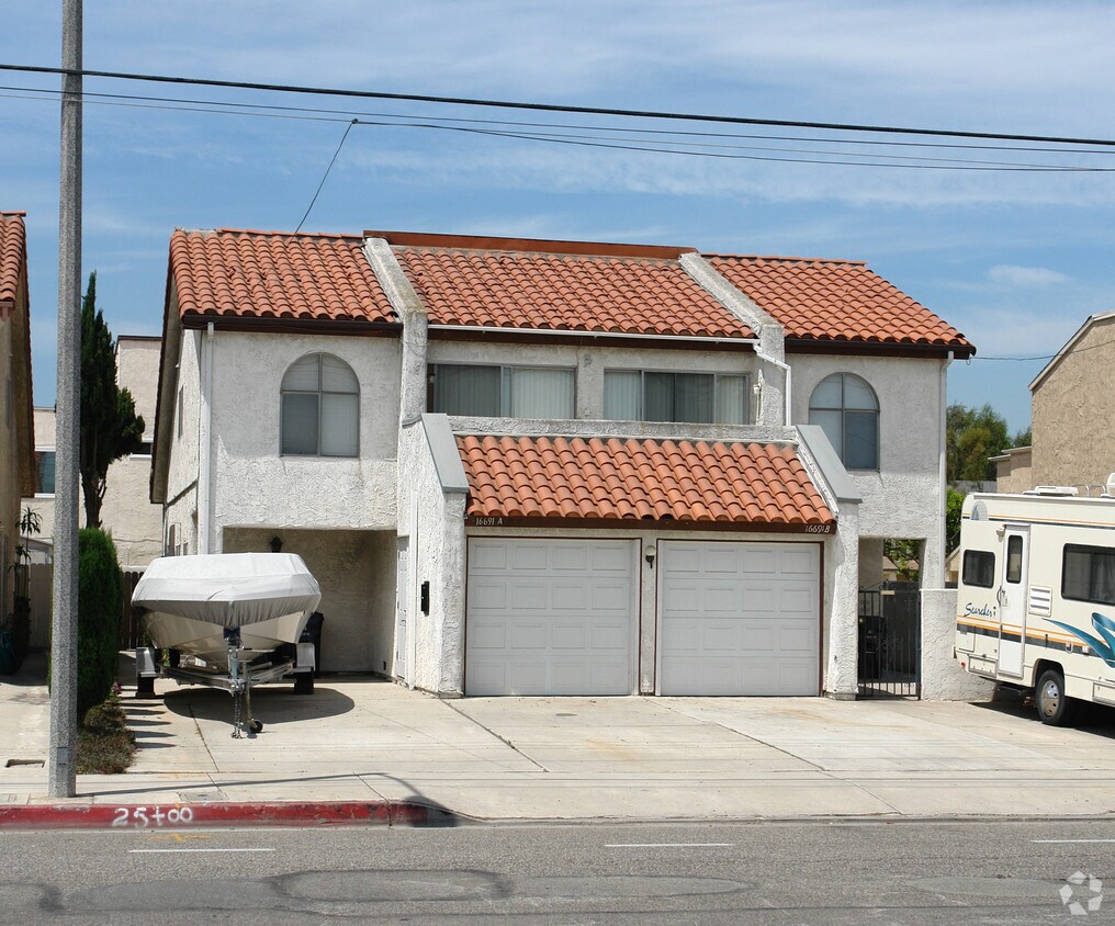 16691 Bolsa Chica St, Huntington Beach, CA 92649 Apartments in