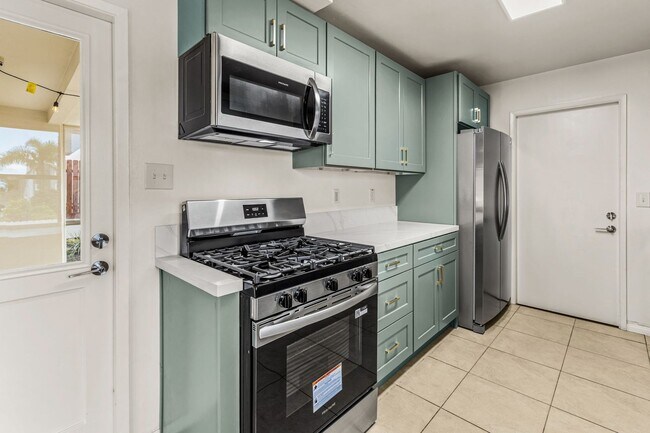 Foto del edificio - Charming Coastal Home Newly Renovated!