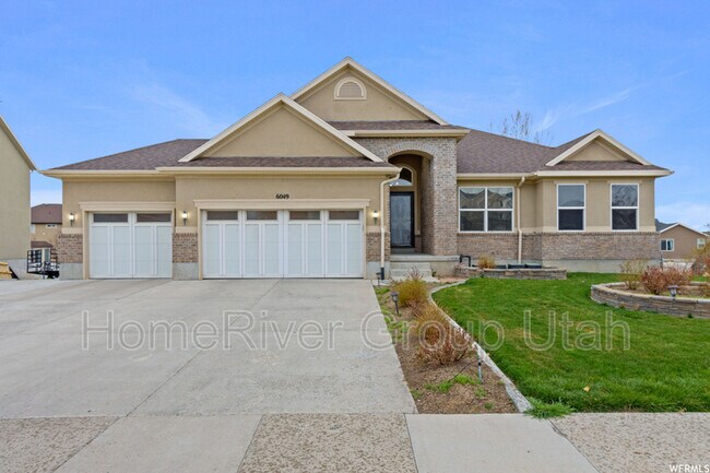 Building Photo - 6049 Bayshore Dr