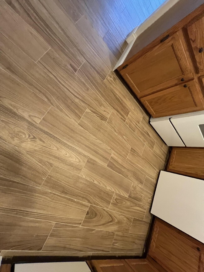 Building Photo - Newly Remodeled 2BR unit