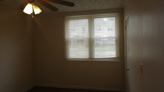 Foto del edificio - 139 Farragut Rd