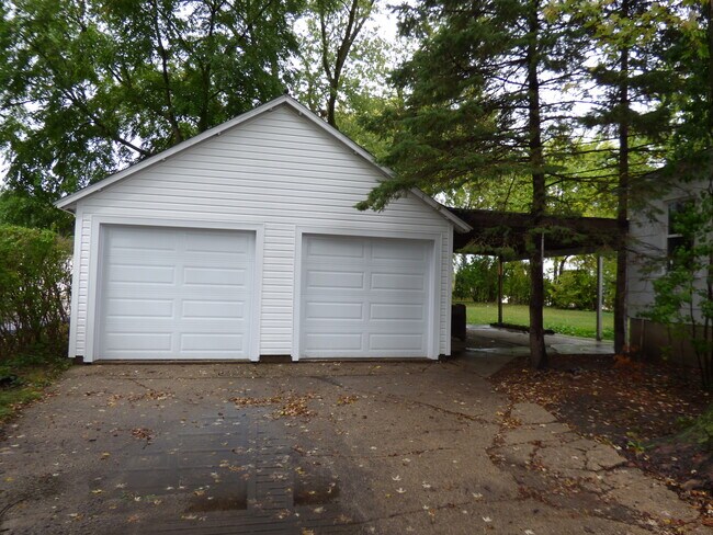 Building Photo - 11720 Mill St