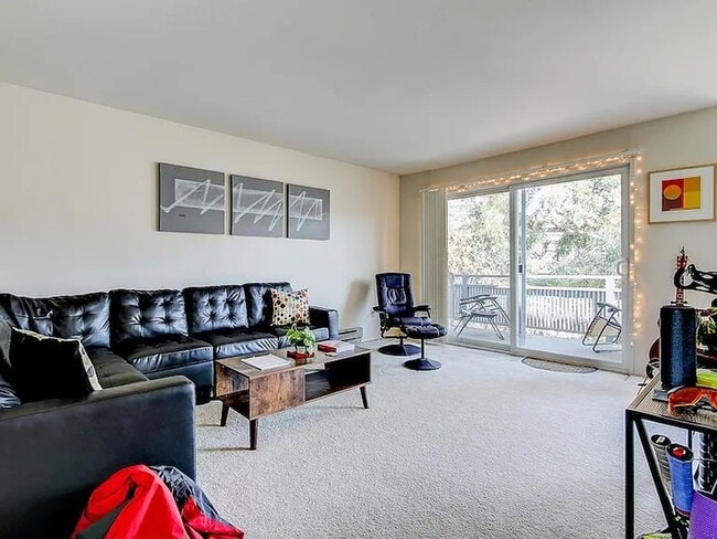 Interior Photo - Charming 1-Bedroom in Capitol Hill – Flexi...