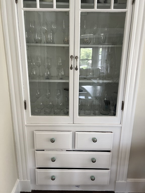 Building Photo - 66 Wren St