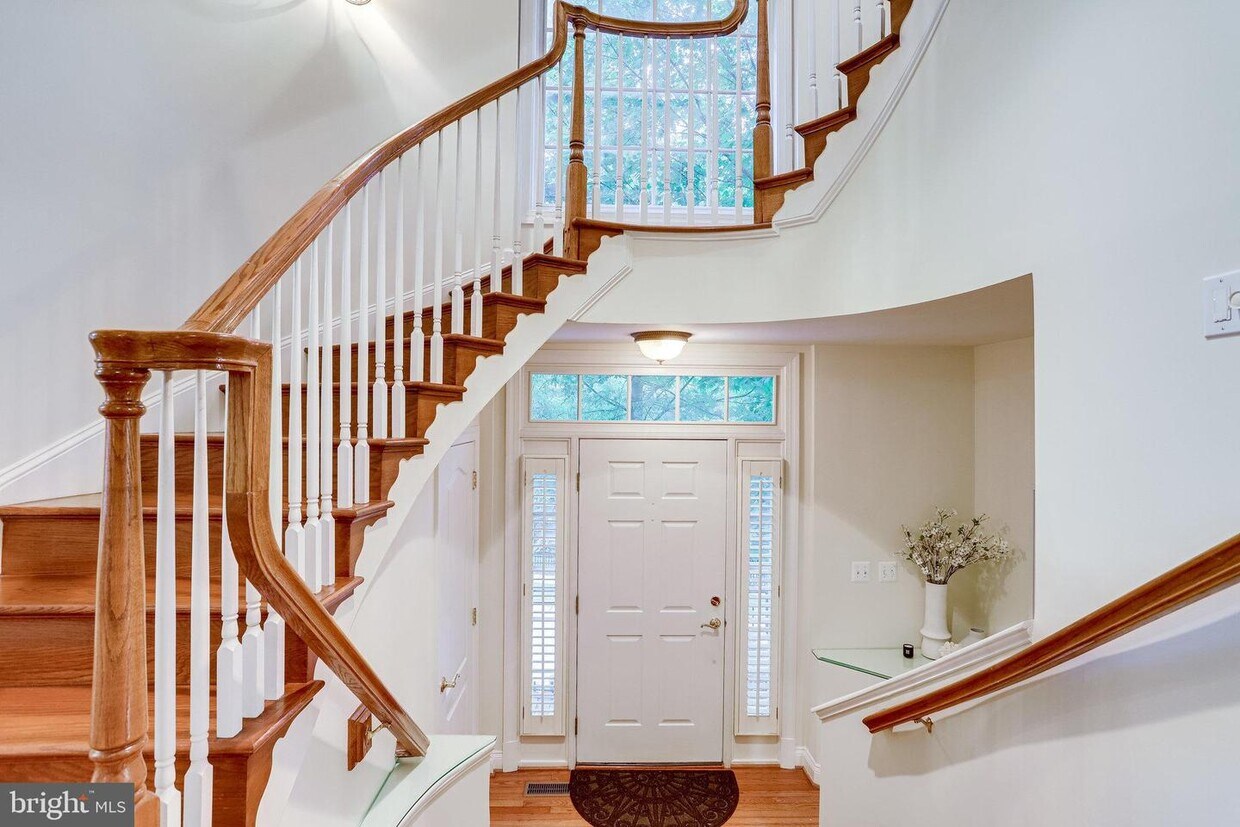 1601 Colonial Hills Dr, McLean, VA 22102 Townhome Rentals in McLean