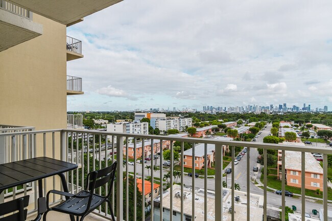 Foto del edificio - 987 SW 37th Ave