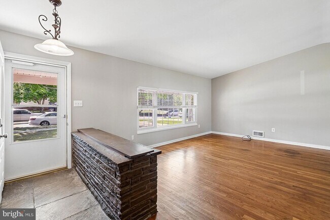 Foto del edificio - 1103 Playford Ln