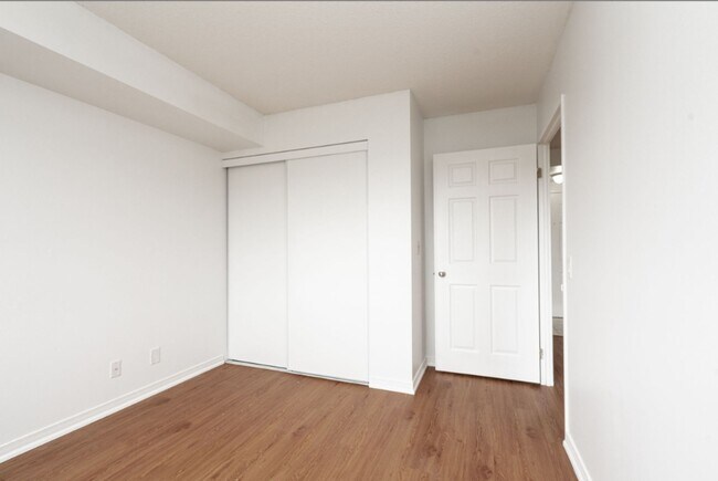 Building Photo - 333 Sidney Belsey Crescent