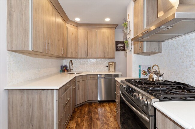 Foto del edificio - 211-6 75th Ave