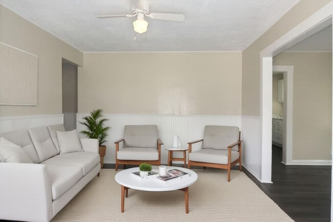 Photo - 1/2 OFF 3 Bedroom, 1 Bathroom Home for Ren...