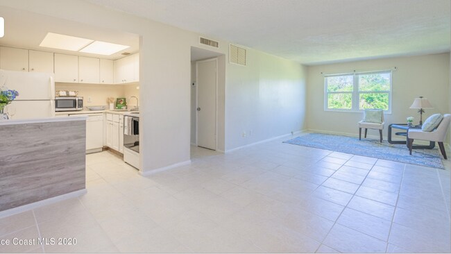 Open Living Space - 230 Columbia Dr