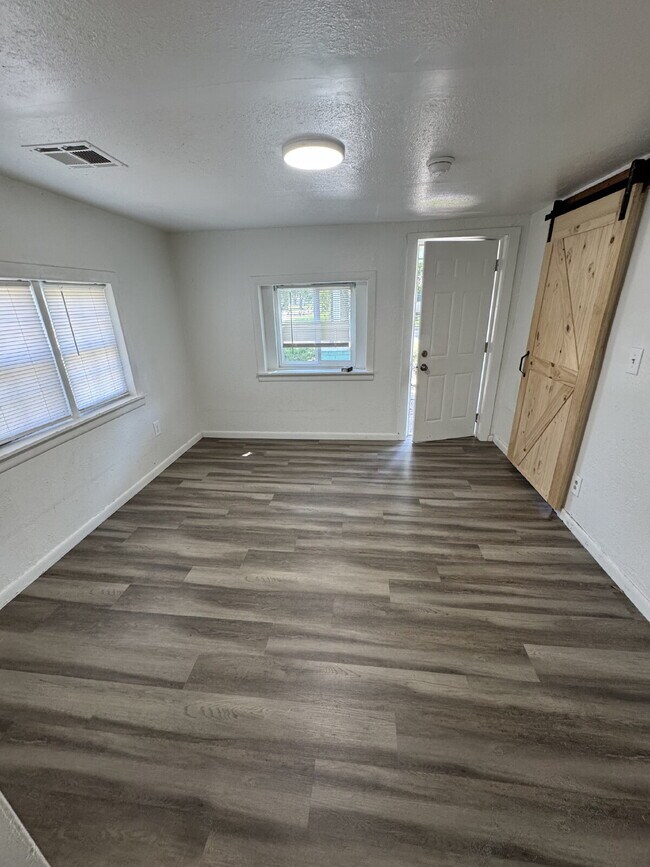 Foto del edificio - Newly remodeled 1 bedroom / 1 bathroom wit...