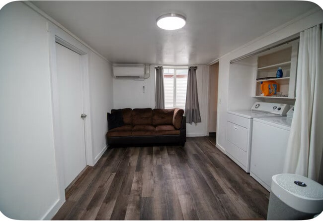 Building Photo - 205 S Washington St