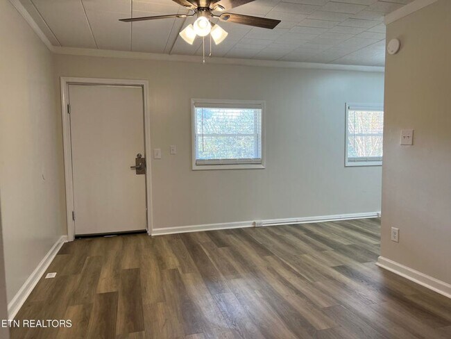 Foto del edificio - 614 Agnes Rd SW