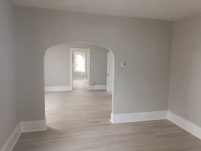 Building Photo - 3246 W 44th St