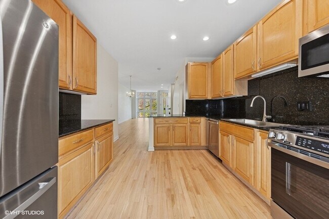 Foto del edificio - 1707 W Diversey Pkwy