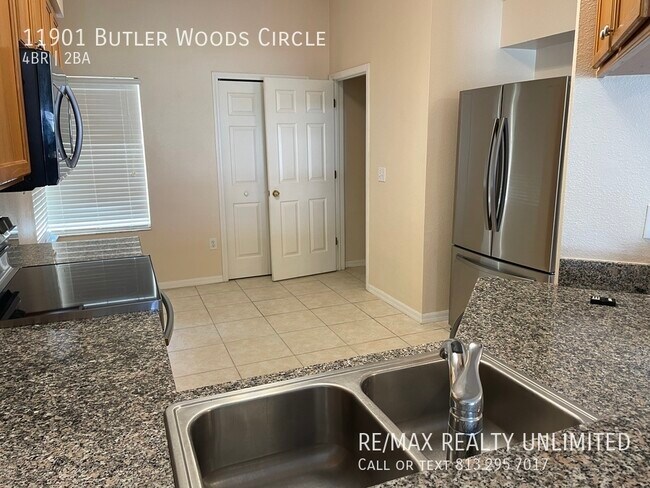 Foto del edificio - 11901 Butler Woods Cir