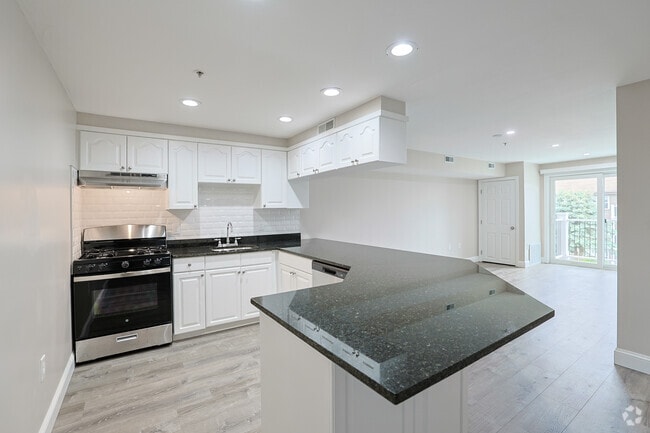 2BR, 1BA - 800SF - Kitchen - Pondsview Apartments