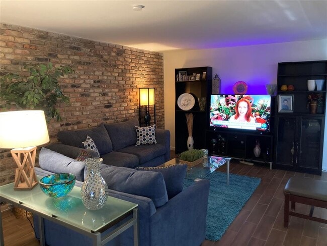 Foto del edificio - 7510 Shadyvilla Ln