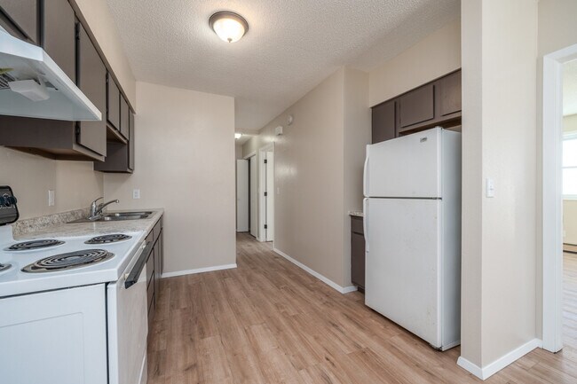 Building Photo - Colton 8-plex