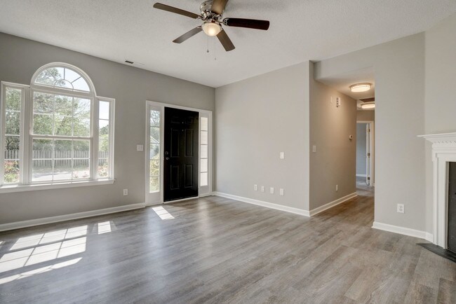 Building Photo - 1003 Windgate Dr