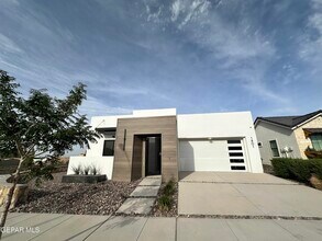 Building Photo - 1801 Bridle