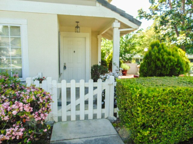 Foto del edificio - Top Notch Townhome in the desired Ardenwoo...