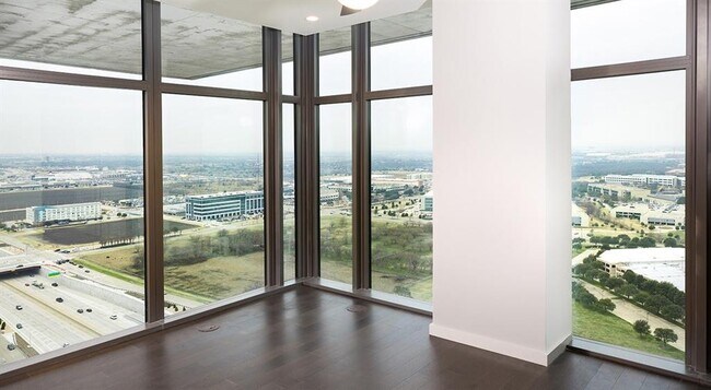 Foto del edificio - 7201 Dallas Pkwy
