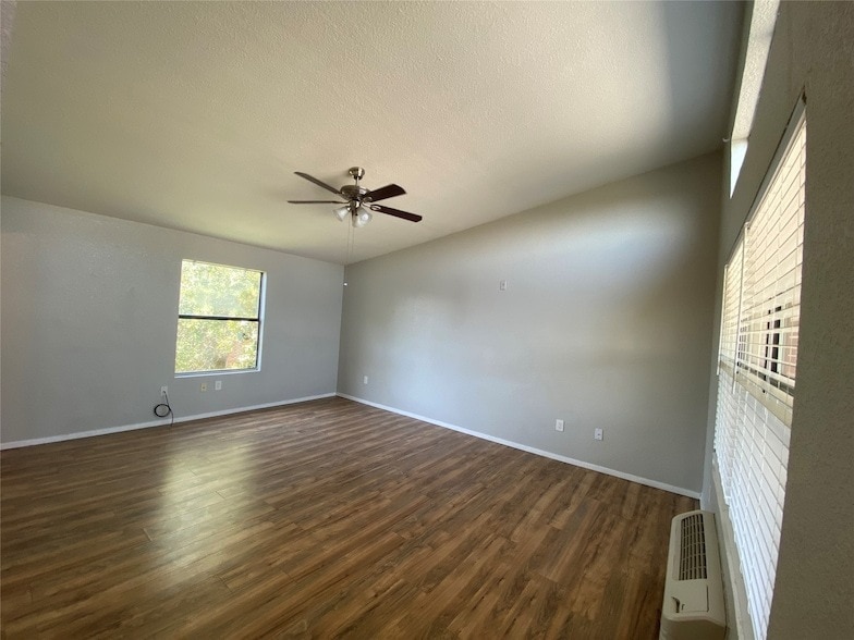 Photo - 701 W Sycamore St
