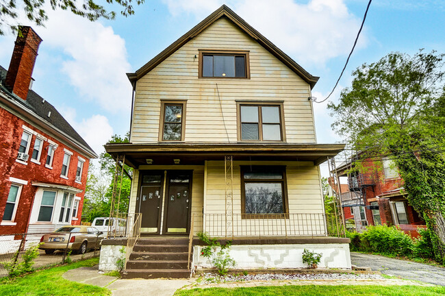 Building Photo - 1840 Brewster Ave