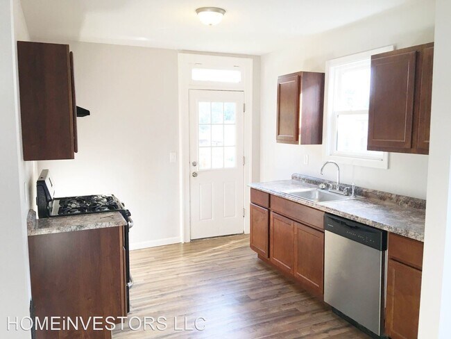 Foto del edificio - 2452-2452 Cleveland Blvd