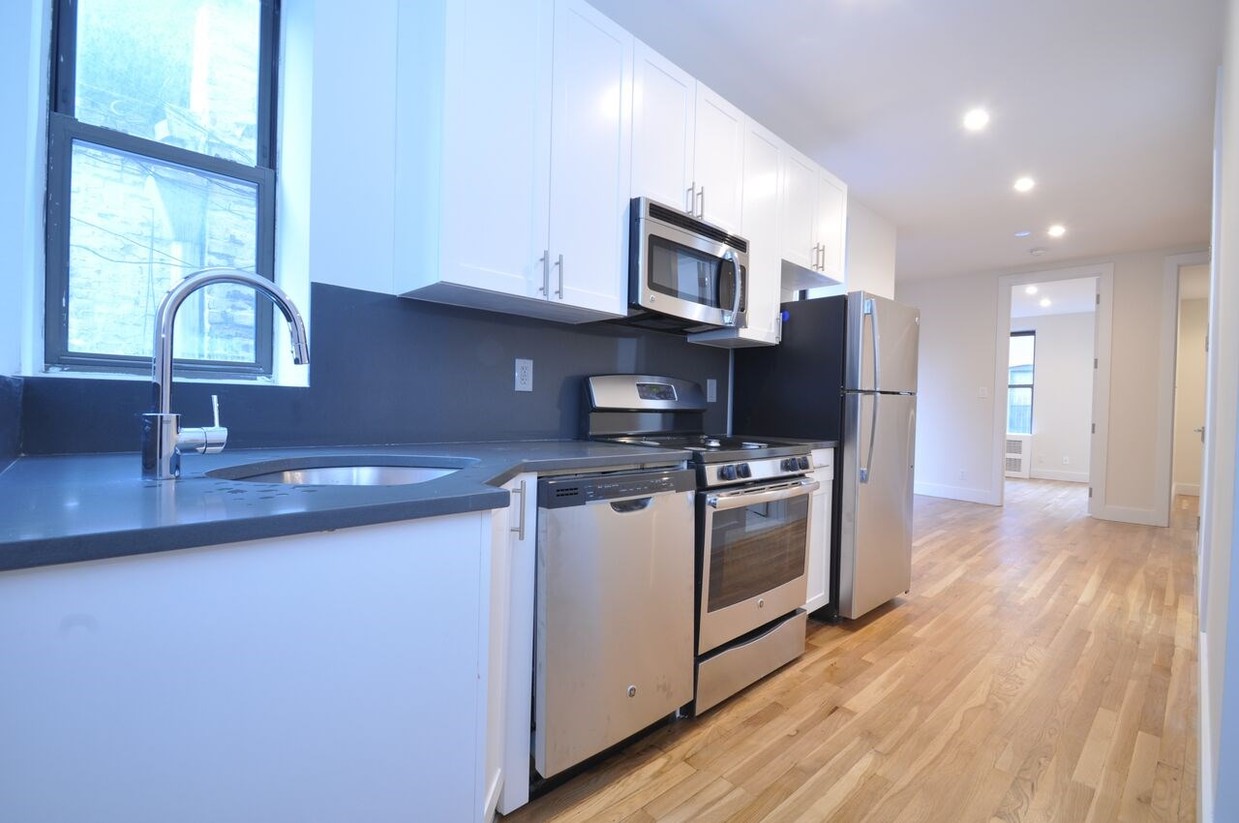 Primary Photo - 354 W 45th St