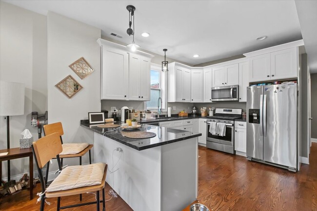 Foto del edificio - 2418 W Medill Ave