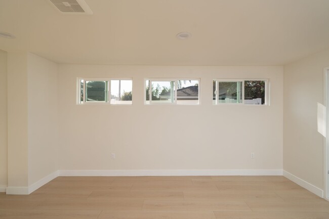 Building Photo - ***OPEN HOUSE SUNDAY APRIL 27, 2025 from 5...