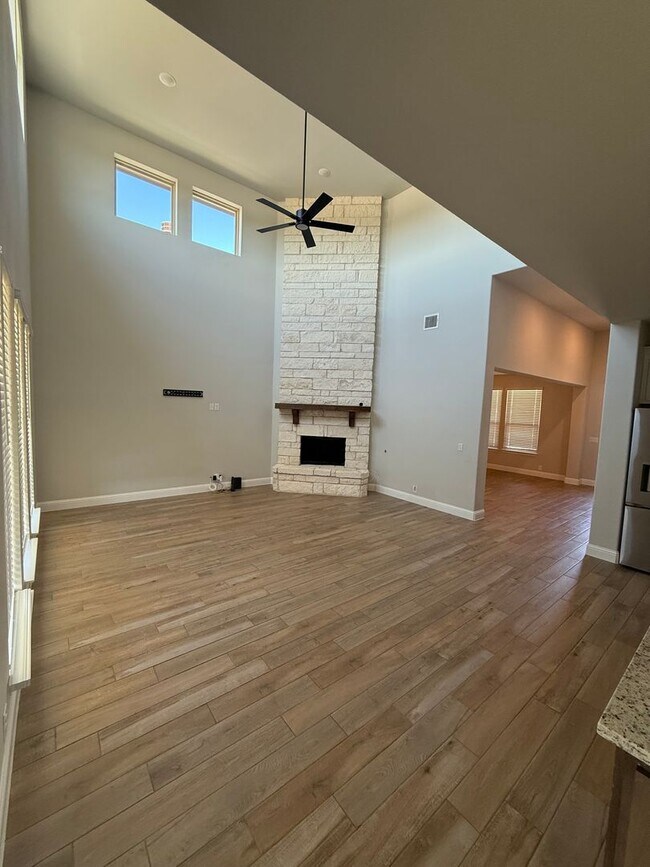 Foto del edificio - ? Stunning 5-Bedroom Home in Ridge Ranch – Space, Style & Flexibility! ?