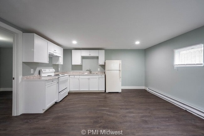 Building Photo - Charming 1-Bedroom Duplex with Modern Amen...